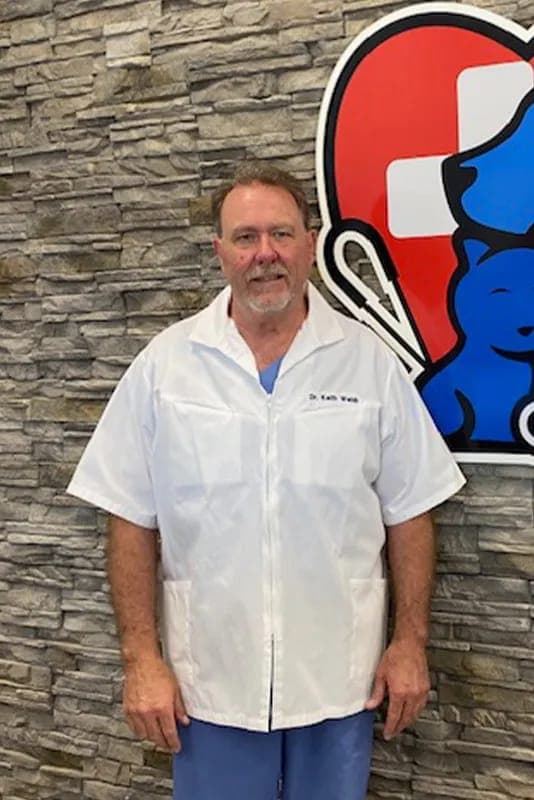 Dr. Andrés Paredes, Cirugía